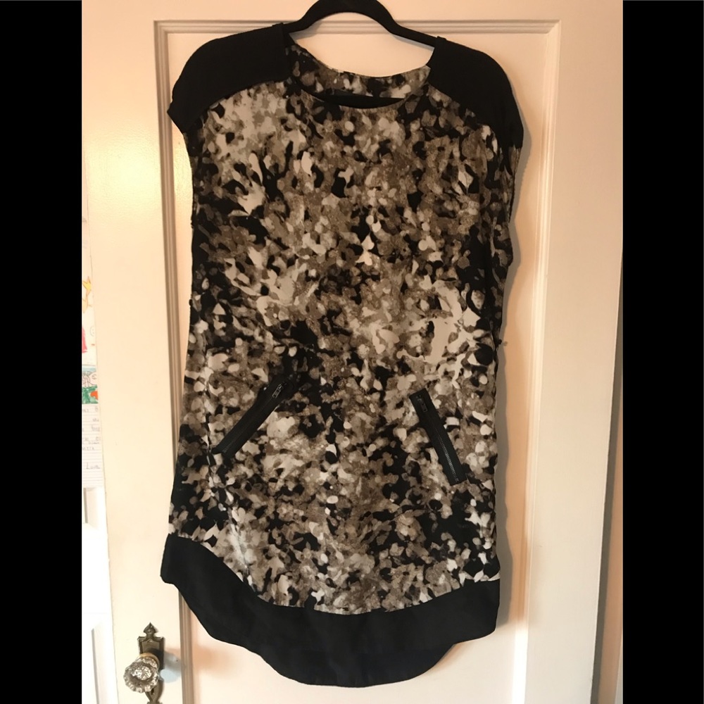 Shift Dress Knee Length with zipper Pockets size M